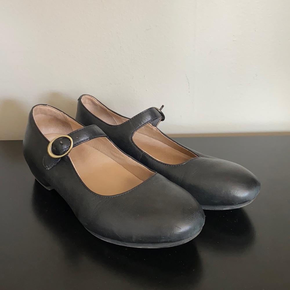 Dansko black Mary Janes